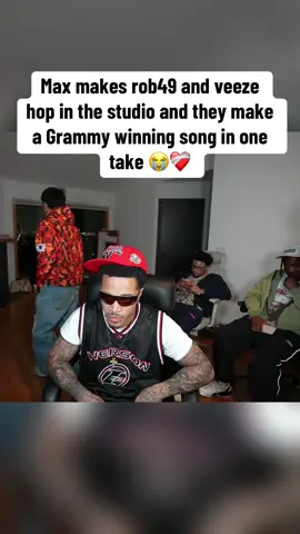 That’s insane 😭❤️‍🩹#fyp #viral #plaqueboymax #veeze #rap