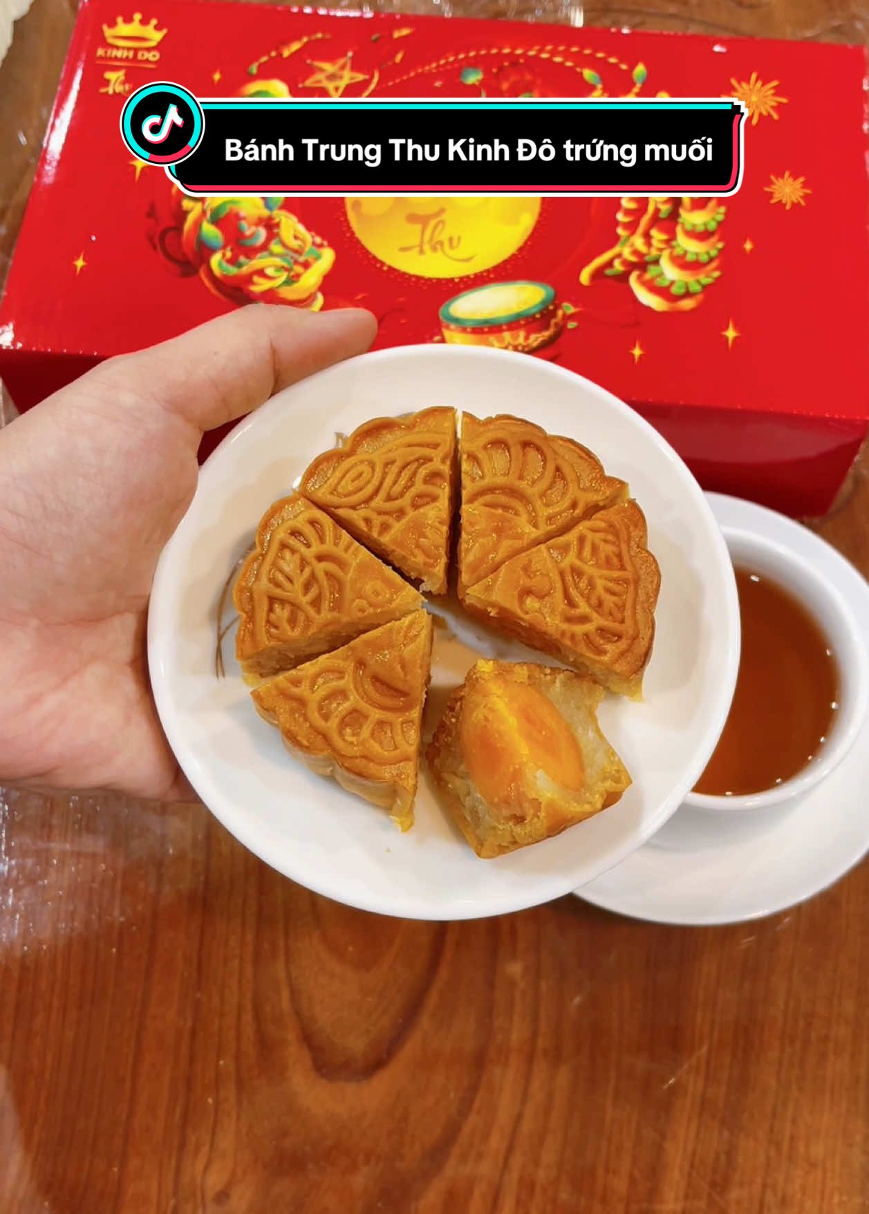 Bánh Trung Thu Kinh Đô trứng muối truyền thống #banhnuong #mooncake #banhtrungthu #banhtrungthukinhdo #trungmuoi 