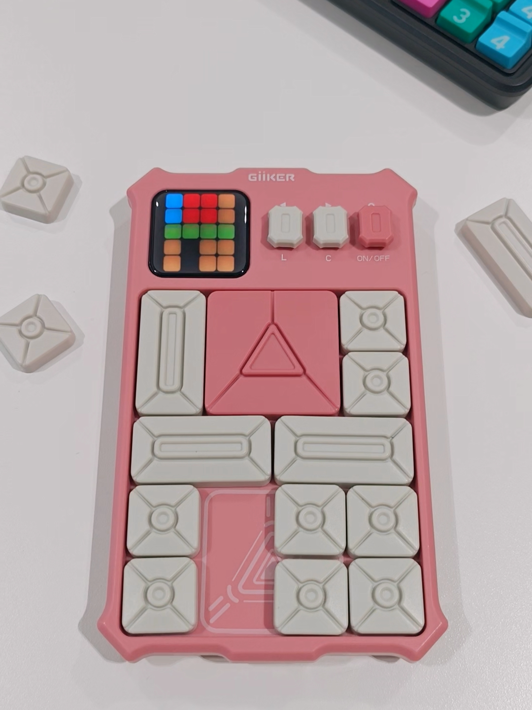 GiiKER Super Slide Level 60/511 Challenge Feeling stressed? Zone out and solve a puzzle. The smooth, tactile feedback is the perfect way to calm your mind. #blockpuzzle #STEMtoys #GiiKER #braintraining #homeschooling #screenfreekids #slidingpuzzle #giikersuperslide