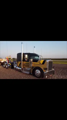 @FullThrottleChrome with the sweet shots of RealTime 😎 #realtruckroadworks #BringYourTruckToLife #truckshowlife 