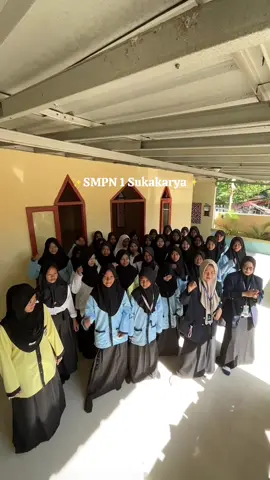 Ngontennn bareng adikk adik SMPN 1 Sukakarya✨💐💞 #kkn2025 #kknunisma2025 #unismabekasi #kkndesasukalaksana #fyppppppppppppppppppppppp 