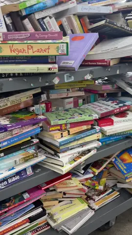 Come with me book thrifting 📚🪄🧟‍♀️🔍#readingwithjacks #bookthrifting #thrifting #bookhaul #bookrecommendations @Book of the Month 