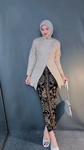 Kebaya janggan by @Syarifa id #kebaya #kebayajanggan #OOTD #ootdhijab 