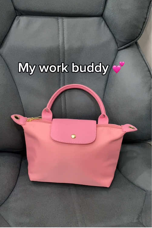 My work buddy 💕#beautifulbag #slingbag #shoulderbag #womenbag #bagbag 