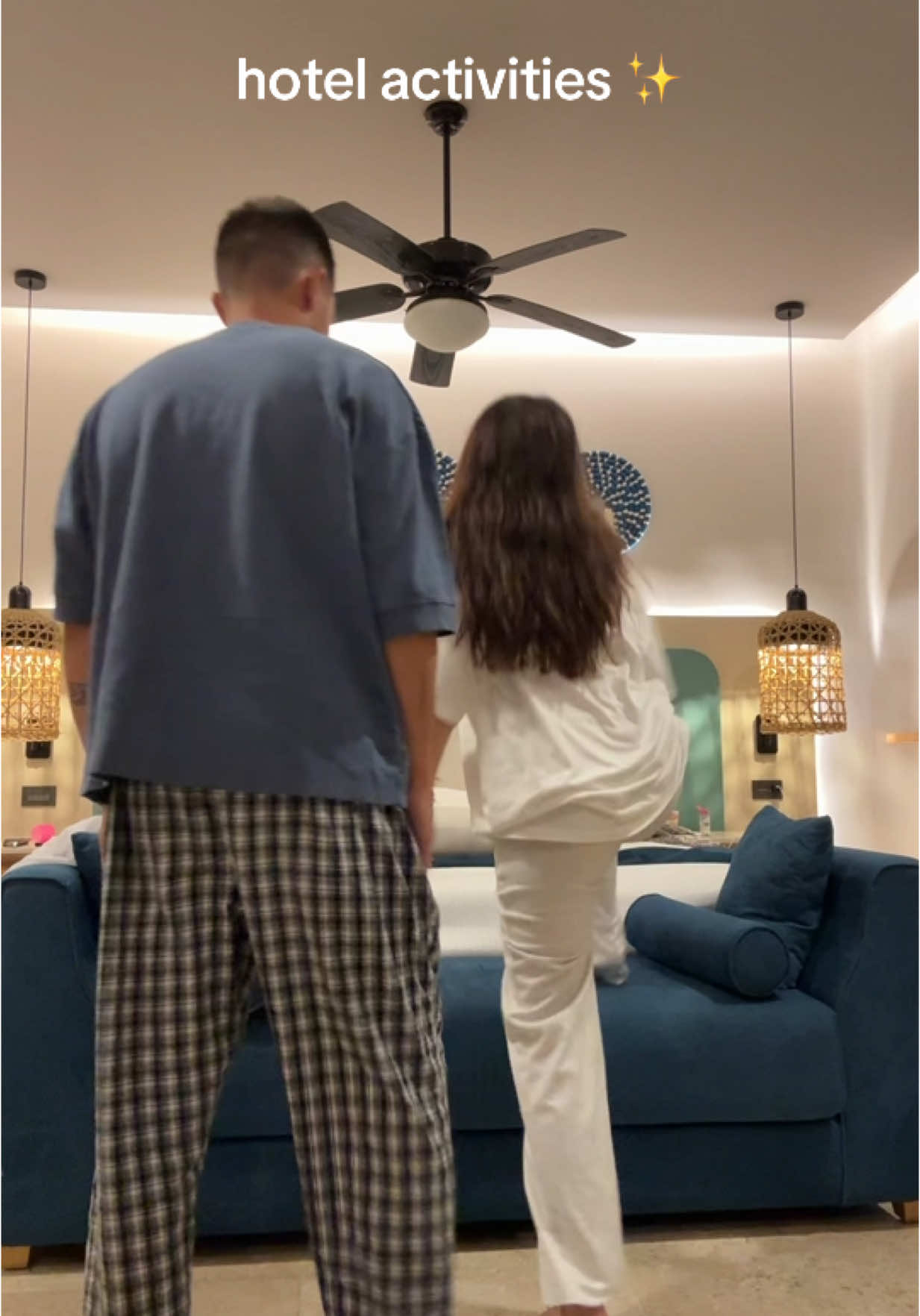we’re so sunburnt so this hurt 😭 #airplane #husbandwife #vacation #trend #BestFriends 