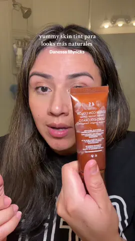 💖 “Piel perfecta en segundos con Yummy Skin Tint @DanessaMyricksBeauty  es muy buena para aquellas que anden buscando más hidratación. Yo tengo piel grasa pero igual y me gustó mucho. Se siente muy liviana en la piel y su acabado es muy natural. #creatorsearchinsights #danessamyricks #skintint #skintintreview #yummyskintint 