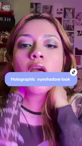 New holographic eyeshadow look #makeuplook #makeuptrend #makeupchallenge #eyeshadowlook #holographiceyeshadow 