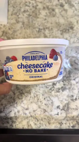 Late night sweet treat!! No bake cheesecake!! Quick and easy!! #cheesecake #sweettreat #sweettooth #sugarcravings #snack 