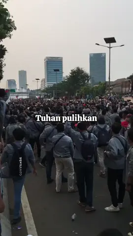 Usahakanlah kesejahteraan kota ke mana kamu Aku buang, dan berdoalah untuk kota itu kepada TUHAN, sebab kesejahteraannya adalah kesejahteraanmu. (Yeremia 29:7) #prayforindonesia #tuhanpulihkannegrikami #bagibangsainikamiberdiri 