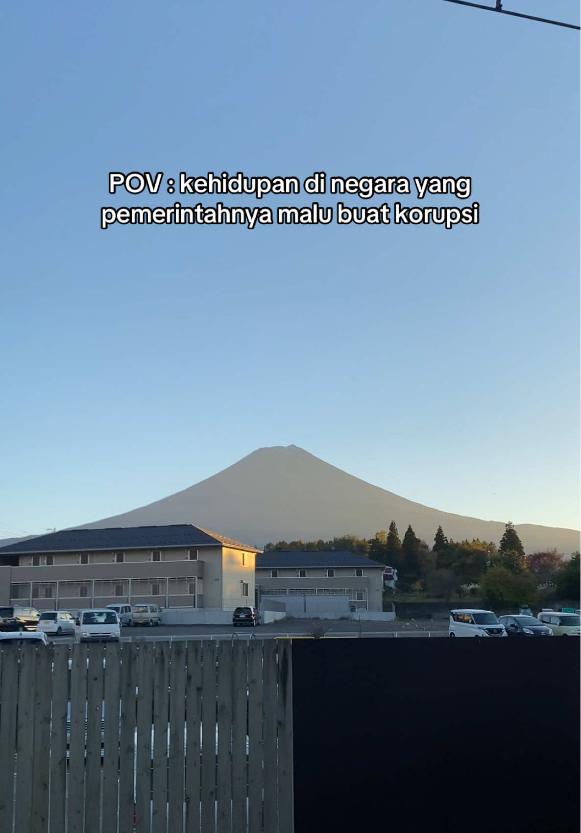 Pemerintah yang anti korupsi adalah salah satu serpihan surga 💫