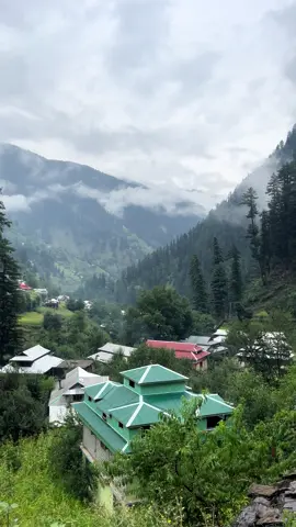 Guess the place?  #packyourbag #neelumvalley #rattigalilake_kashmir #locpoint #foryou 