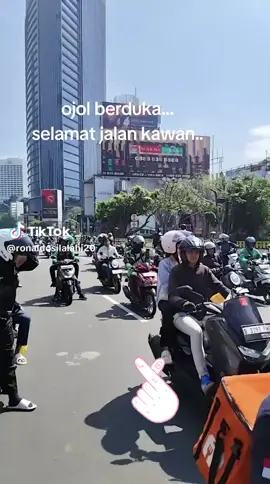 bubarkan DPR