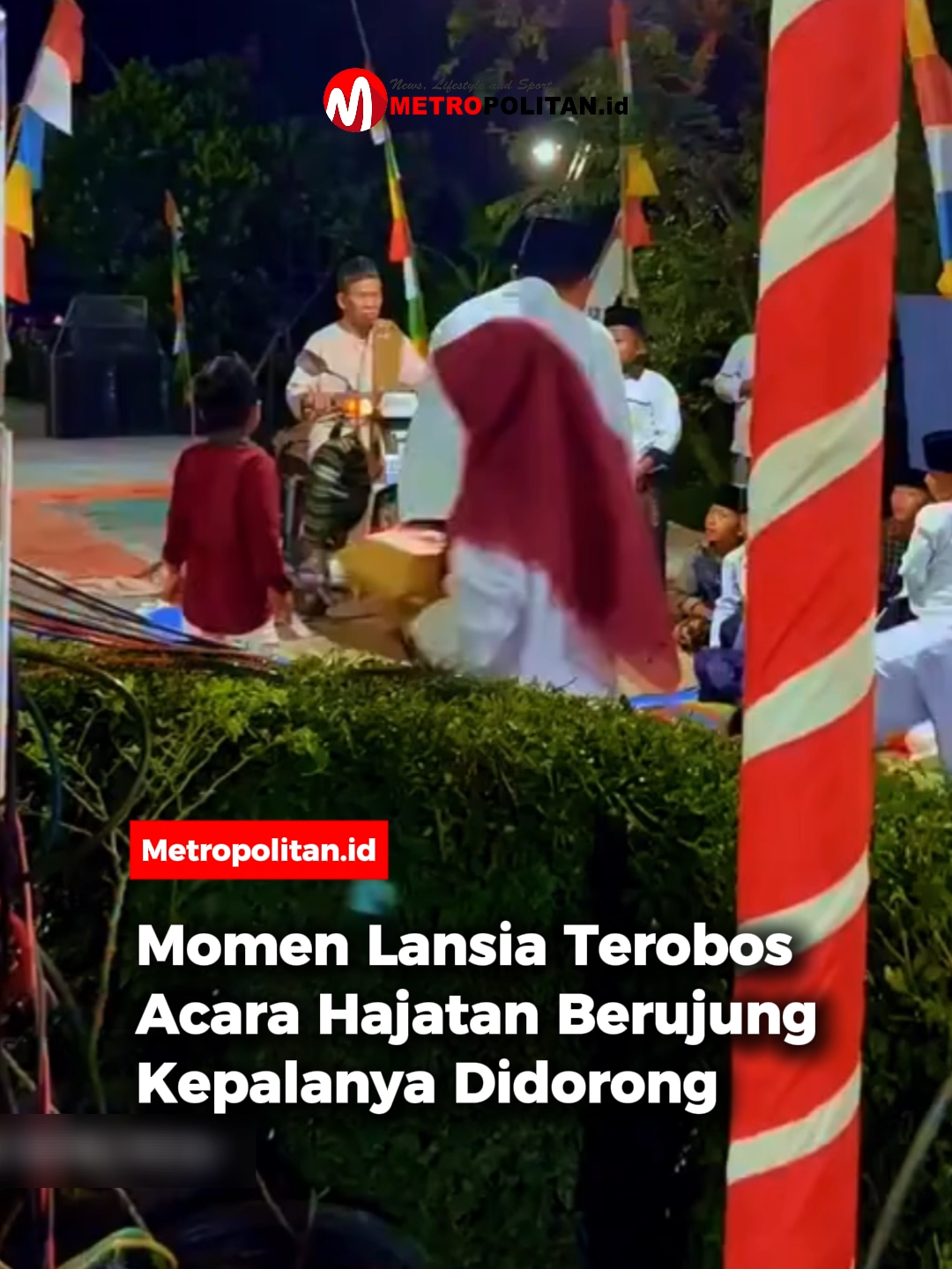 Momen seorang kakek yang mencoba melewati jalan yang dipakai untuk sebuah acara viral di media sosial.  Terlihat beberapa orang menghadangnya, namun sang kakek tetap berusaha melintas dengan motor yang  dikendarai.  Merasa mengganggu acara, kakek itu sempat ditoyor kepalanya oleh warga yang sedang mengikuti hajatan. 🎥: radarbandung #metropolitanid #bacametropolitan #terobosacarahajatan #lansiaditoyor