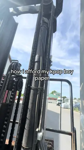 went and bought 3 skz albums after my shift btw #hanjisung 