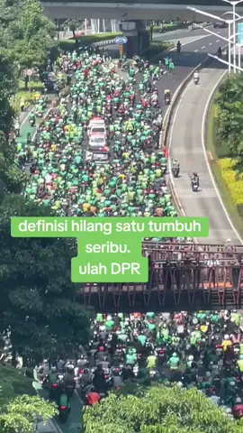 semangat rakyat rakyat  hebat.. #serbu #matisatu #tumbuhseribu #demodpr #rakyat 