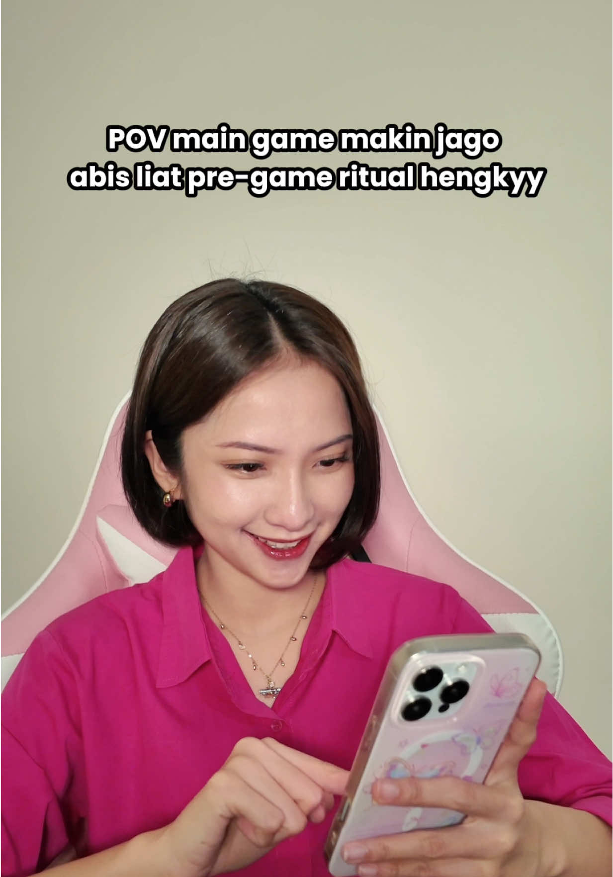 Bukan cuma skill, tapi juga harus chill pas main 🌸 Pray → play → stay slay Ritual kalian apa nih sebelum match? Spill versi kalian di komen yaa! #PreGameRitual #FovererGamingBestie #ChupaChupsBigBabol @Chupa Chups Big Babol ID 