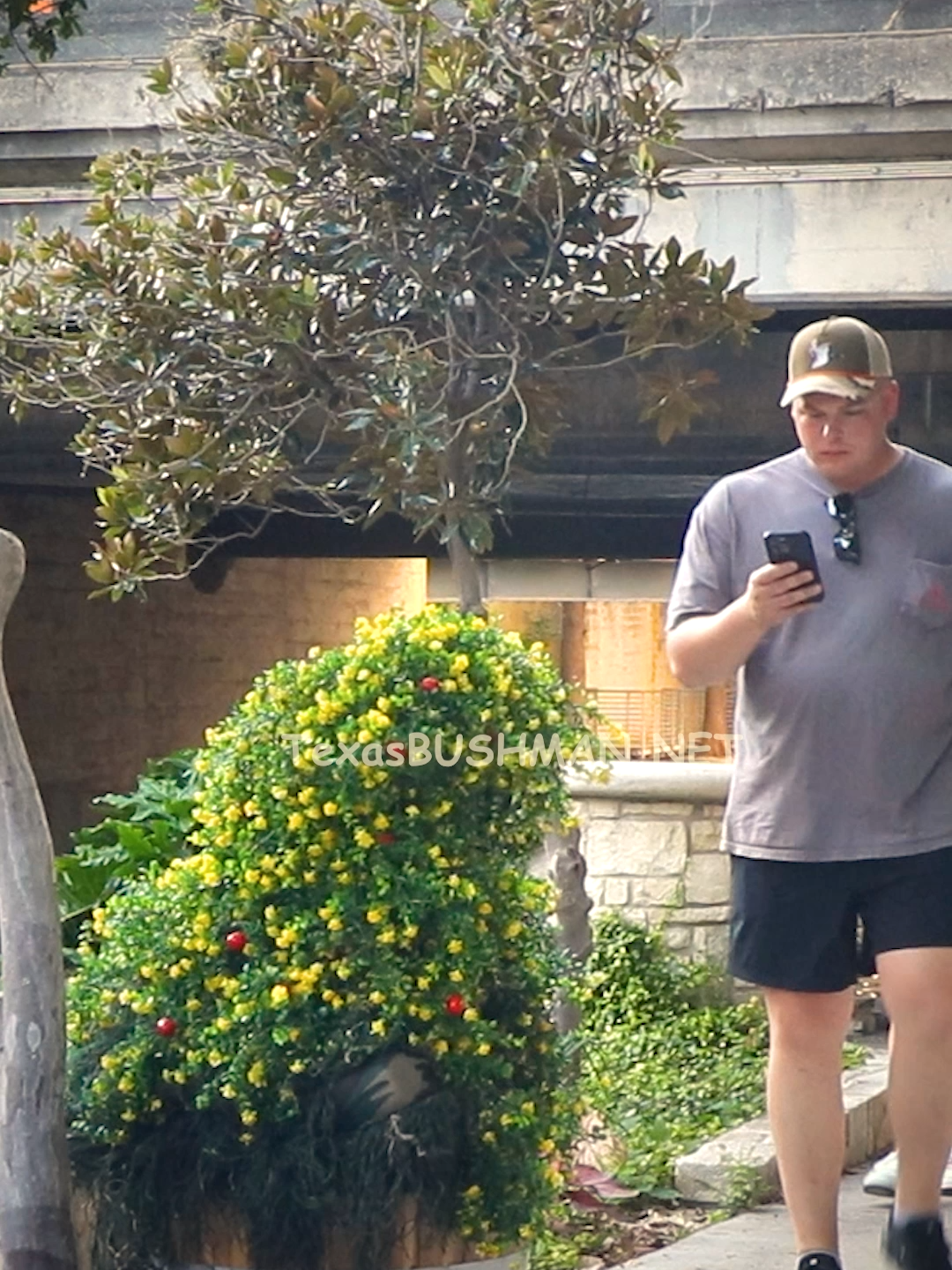 I got lucky 😭😭#bushman #bushmanprank #texasbushman #scareprank #funnyvideos