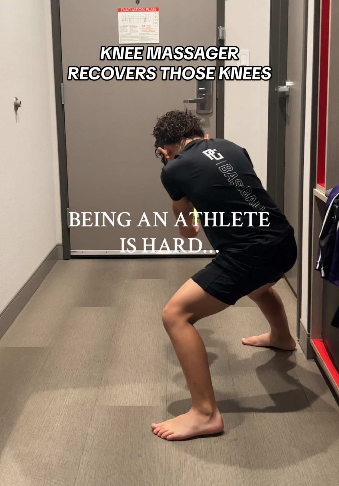 Save those knees… your athlete’s career depends on it ⚾️❤️‍🩹 #kneemassager #recovery #athletesoftiktok #sportstiktok #massagetherapy 