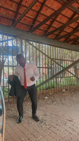 Uyoncengwa ngunyoko #Dance #FridayMoves #ThokozaniDladla #MzansiTiktok #ParkingLot 