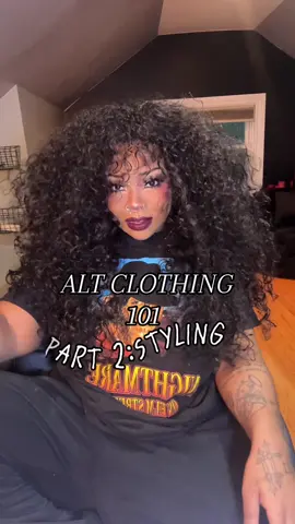 welcome back to alt clothing 101! today we’re going to be learning how to style our clothes class 👩🏿‍🏫 🦇  #altfashioninspo #altblackgirl #altfashion #gothtok #alttiktok 
