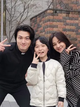 Behind the scene ONLY GOD KNOWS EVERYTHINGS  Shin Seungho with child actors and Han Jieun #ShinSeungho #hanjieun #shinseowoo #신승호 #onlygodknowseverything #behindthescene #fyp #foryou #kdrama #kmovie 