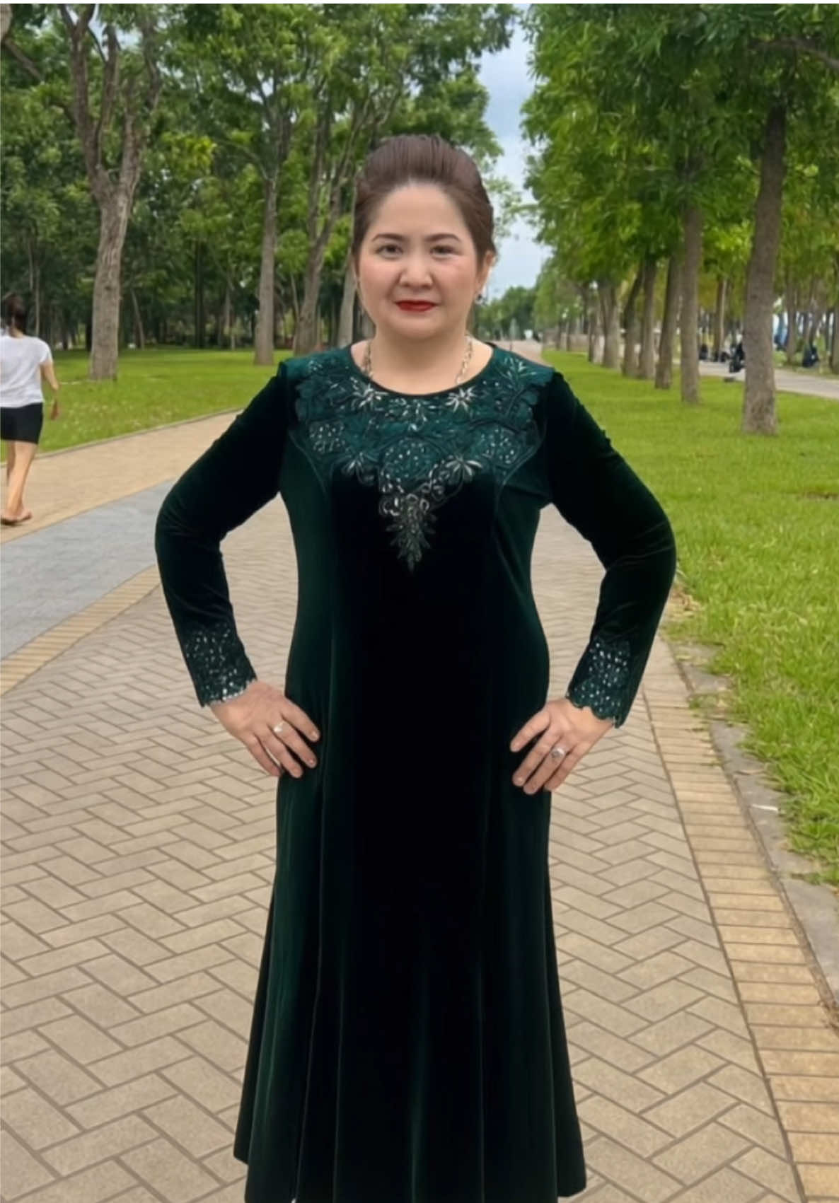 Đầm sang trọng dành cho bà cho mẹ #ThoiTrangU50 #YeuBanThan #VayDepChoMe #damtrungnien #ThoiTrangTrungNien 