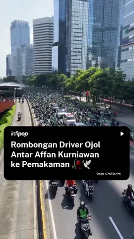 Jenazah Affan Kurniawan (21), driver ojek online yang tewas tertabrak kendaraan taktis Baracuda Polri, dimakamkan di TPU Karet Bivak, Tanah Abang, Jakarta Pusat pada Jumat (29/8). Ratusan driver ojek online turut mengiringi kepergian almarhum dari rumah duka di Menteng. Suasana haru terlihat ketika lautan ojol memenuhi Jalan Jenderal Sudirman untuk memberikan penghormatan terakhir. Rest in peace Affan Kurniawan🥀 #fyp #affankurniawan #ojol ##meninggaldunia##indonesiaberduka