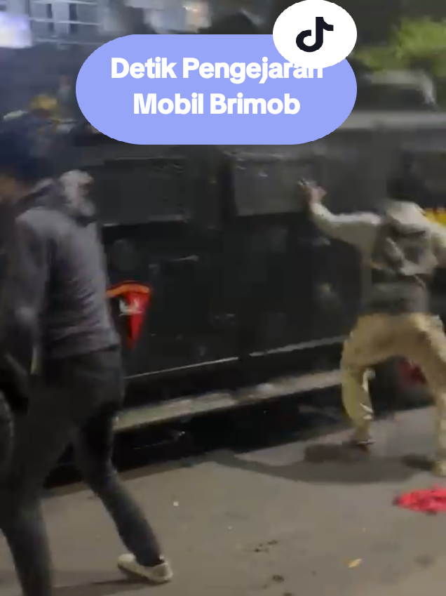 Detik pengejaran mobil brimob #brimob #demo #ripojol #ojol #fyp 