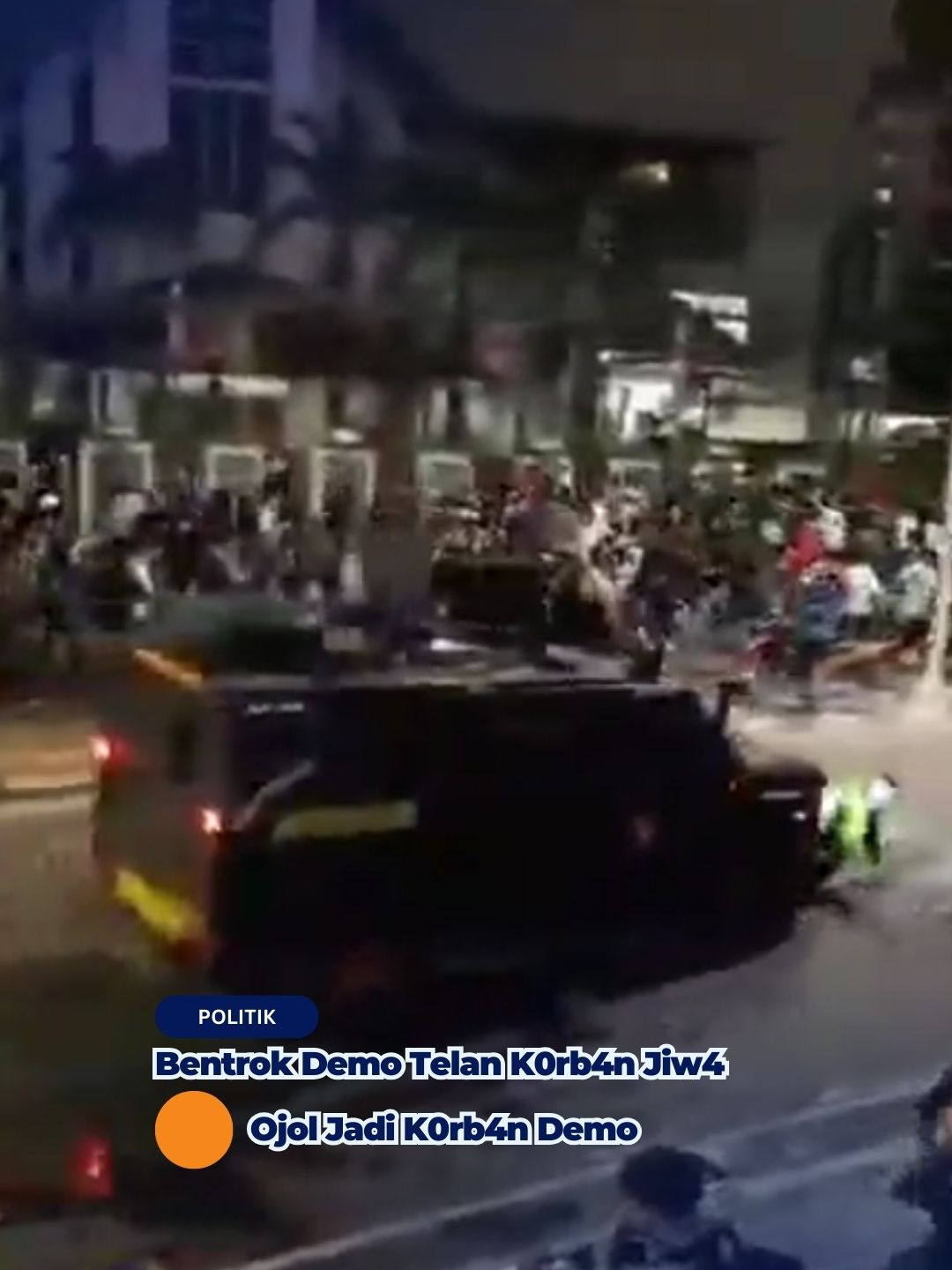 Bentrok Massa dan Aparat, Pengemudi Ojol Jadi K0rb4n Jiwa #demo #dpr #indonesia #masyarakat #ojol #ojekonline #massa #aparat