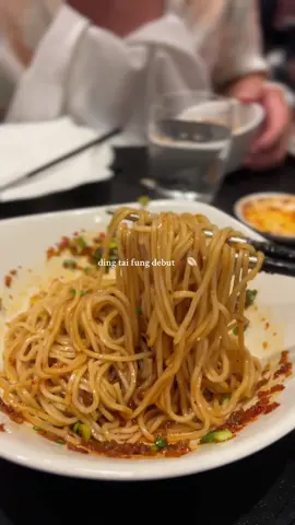 The hype is real and it totally lives up to it. Definitely on the pricier side, but sooo worth it. The spicy noodles and spicy chicken wontons were my top faves. 🥟 #fyp#vacations#seattle#dintaifung#dumplings