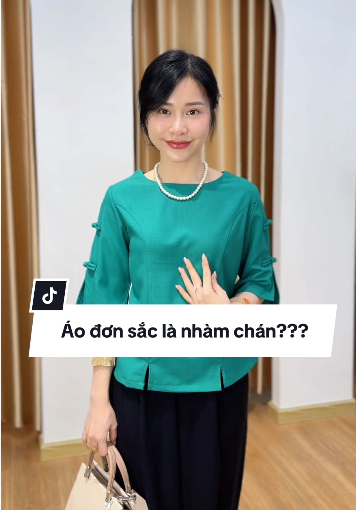 Áo cao cấp phối đồ dễ dàng #thieuhoa #thoitrangtrungnien #thoitrang 