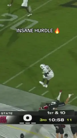 Montgomery with the perfect hurdle. 🔥 #football #cfb #CollegeFootball #sports #ucf 