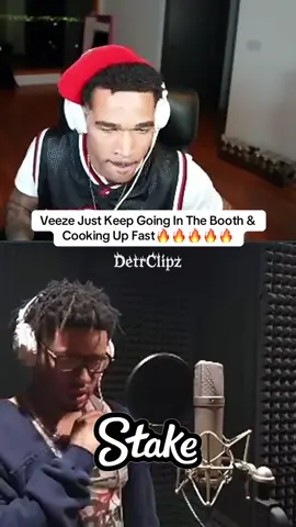 Veeze Just Keep Going In The Booth & Cooking Up Fast🔥🔥🔥🔥🔥#plaqueboymax #veeze #fyp 