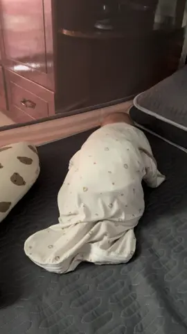Cứ thể dục thể thao 5-10p là mệt rồi ngủ thoai các pạn ạ 😂             -Mẹ thấy em pé hài hước nên up, cô chú cmt vui thôi nhé, đừng cmt quá giới hạn giúp mẹ ạ😘-#xuhuong #trending #embedangyeu #rongcon2024🐉 
