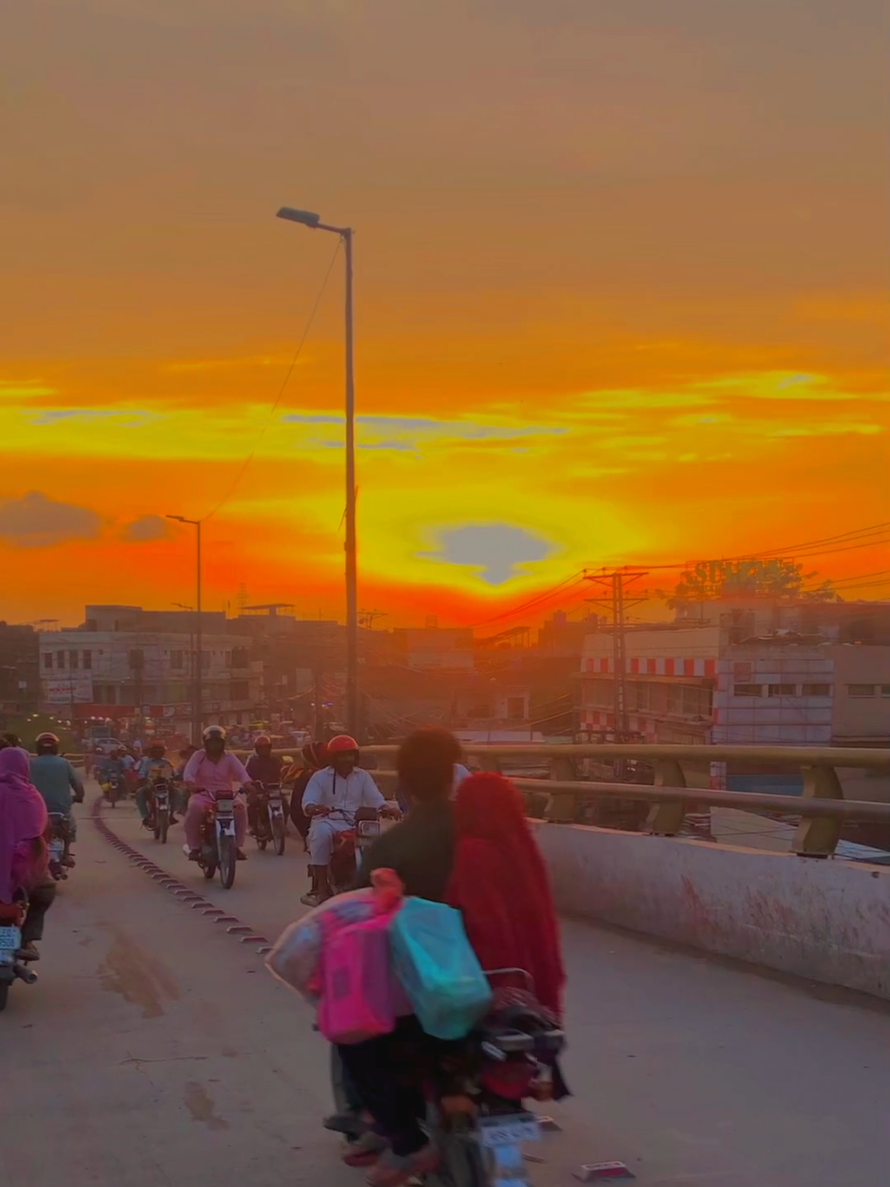 Lahore chungi Amar Sidhu ❤️❤️🥀❤🌄#100kviews #growmyaccount #viralmyvideo #lahorepakistan #beautifulcitylahore 