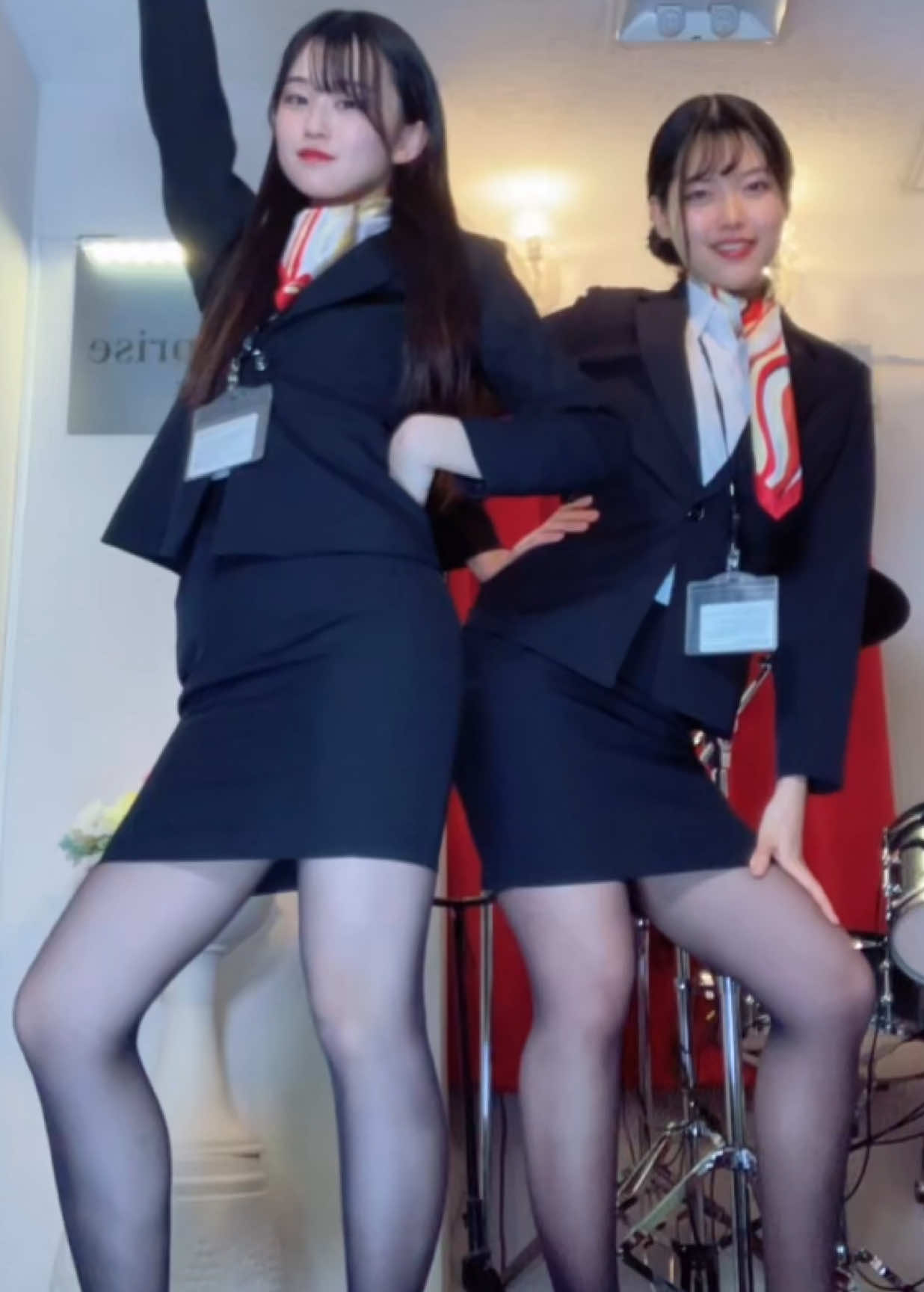 #NGシーン #綺麗なお姉さん #ハイヒールで踊る #OL美人 スーツ女子 #ミニスカートコーデ #タイトスカート #黒ストッキング 