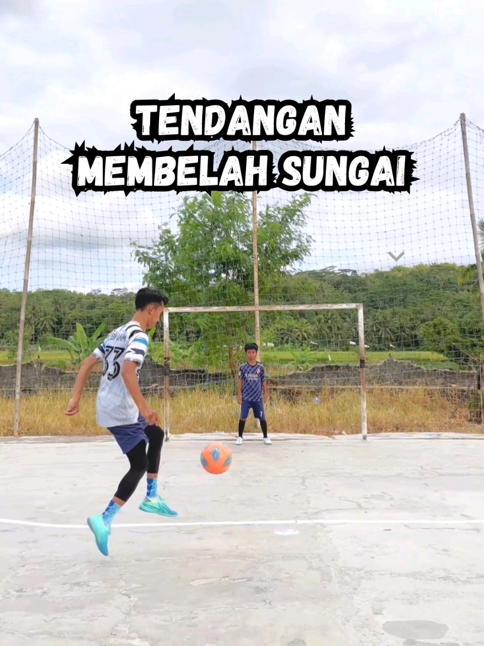 Tendangan membelah sungai  #Soccer #challenge #footballer #skill #football 
