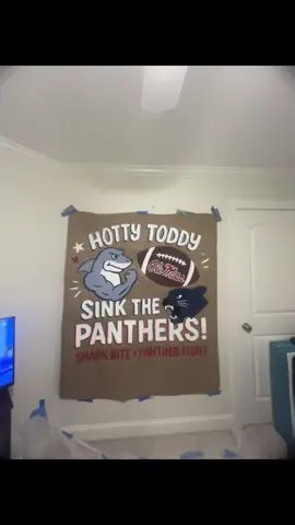 paint a sign with me for football szn!! #fyp #CollegeFootball #olemiss #senioryear #gameday 
