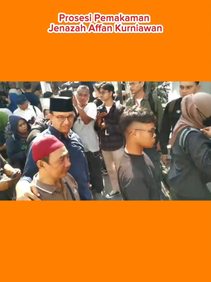 Proses antar jenazah Affan Kurniawan Semoga husnul khatimah #aniesbaswedan  #gerakanrakyat  #gr  #karangbahagia  #sahrinhamid 