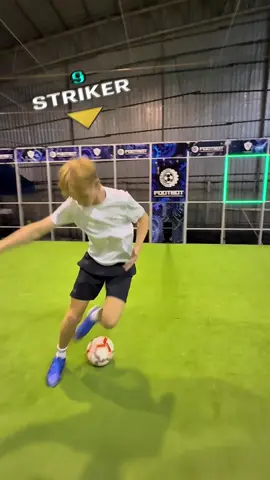 Which Player Covers More? Striker vs Winger Challenge⚽️💨