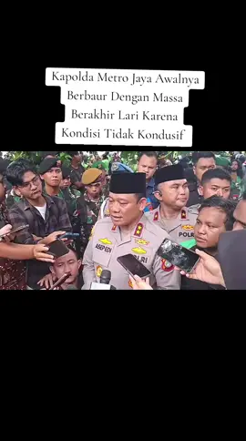 Kapolda Metro Jaya Lari Dari Kerumunan Massa Karena Situasi Tidak Kondusif  #polda #poldametrojaya #demo #viral 