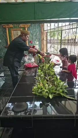 Ziarah Makam Paling Keramat Buat Saya... Makam Ema dan Baba Tercinta. Alfatihah... #makamorangtua #makamkeramat #kesayangan #semuaorang 