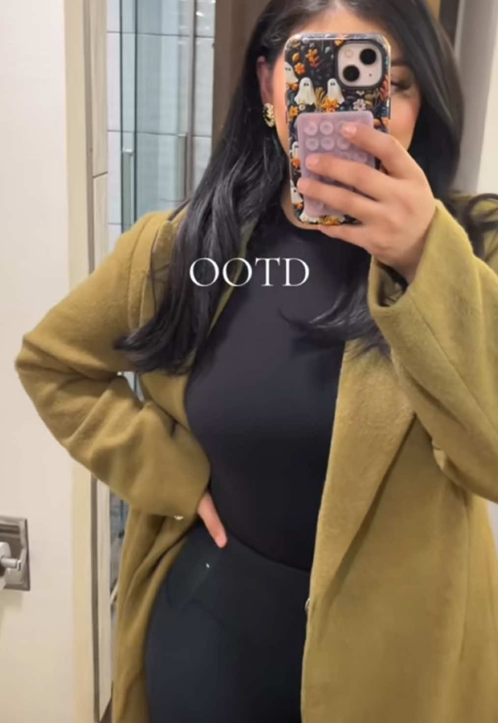 Hi girlies 🎀 two outfits from last year 🍂🍁 I’m slowly adding basics to my fall wardrobe and I can’t wait to show you all!!  #fashionnova #falloutfits #fashioninpo #midsizefashion #inspoutfits 