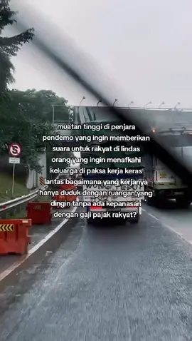 lebih enak di jajah negara lain dari pada di jajah oleh pimpinan rakyat sendiri