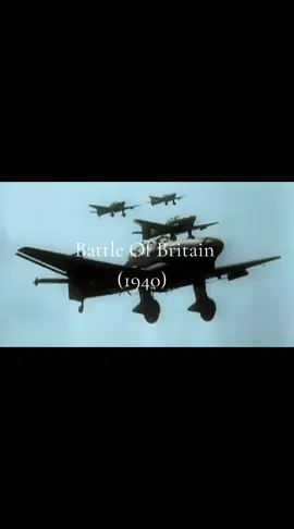 Pertempuran Britania Raya adalah pertempuran antara Luftwaffe (angkatan udara Jerman) dengan RAF (angkatan udara Britania Raya) pada tahun 1940-41. Pertempuran ini dilatari oleh upaya Jerman untuk membombardir daratan Britania Raya dari udara. Upaya ini dicegah oleh RAF yang mengirim pesawat-pesawat tempurnya untuk menghadang skuadron pesawat pengebom Jerman. Sebab pemerintah Britania Raya sadar bila udara Britania Raya sampai dikuasai Jerman, maka akan sangat mudah bagi Jerman untuk menginvasi Britania Raya melalui operasi Singa Laut. Pada pertempuran ini AU Jerman (Luftwaffe) mengerahkan 1.200 pesawat pengebom maupun pemburu yang terdiri dari jenis Heinkel He-111H (pengebom medium), Junkers JU-88 (pengebom cepat), Do-17Z (pengebom ringan), Messerschmitt Bf-109 (pemburu) dan Junkers Ju-87 Stuka (pengebom tukik). Sedangkan sebagai penangkalnya RAF mengerahkan 650 pesawat pemburunya yang terdiri dari Spitfire, Hawker Hurricane dan Bristol Beufighter. Dalam pertempuran ini baik Luftwaffe maupun RAF menderita korban yang cukup banyak dan sebagian kota London hancur karena serangan pengebom Jerman yang bertubi-tubi. Banyaknya kerugian yang diderita Jerman, membuat Hitl*r menunda Operasinya untuk sementara waktu. #ww2history #military #ww2 #history 