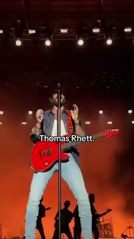 Thomas Rhett dancing at his concert🔥😭#concerts #fyp #country #thomasrhett #thomasrhettmusic 