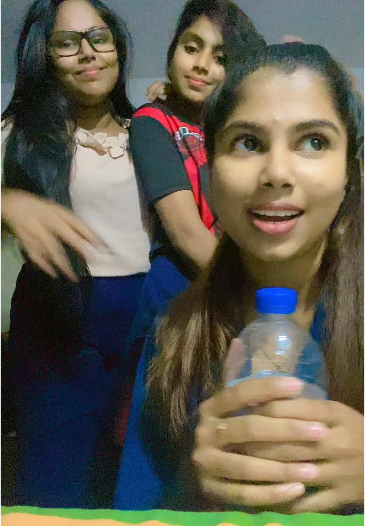 බෙල්ල ගලොලා යනවා තව ටිකෙන් 😂.මට හිනත් යනවා අප්පා 😂😂😆🩷 #viral #fypシ #tiktok #thuvini #funy #joke #followers 