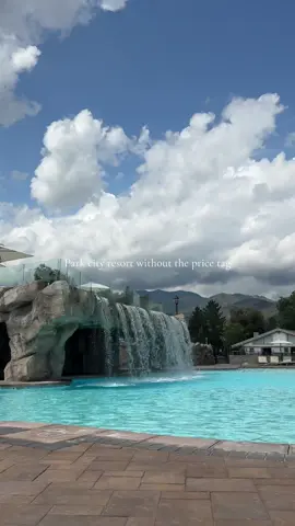 Little honeymoon get away. I love staycations. I will always stay here whenever we want a getaway. #parkcityresorts #midway #utahresort #swissdays #musttravelplaces #travel #utah #midwayutah #homesteadresort #homesteadmidway #staycation #utahtravel #utahstaycation 