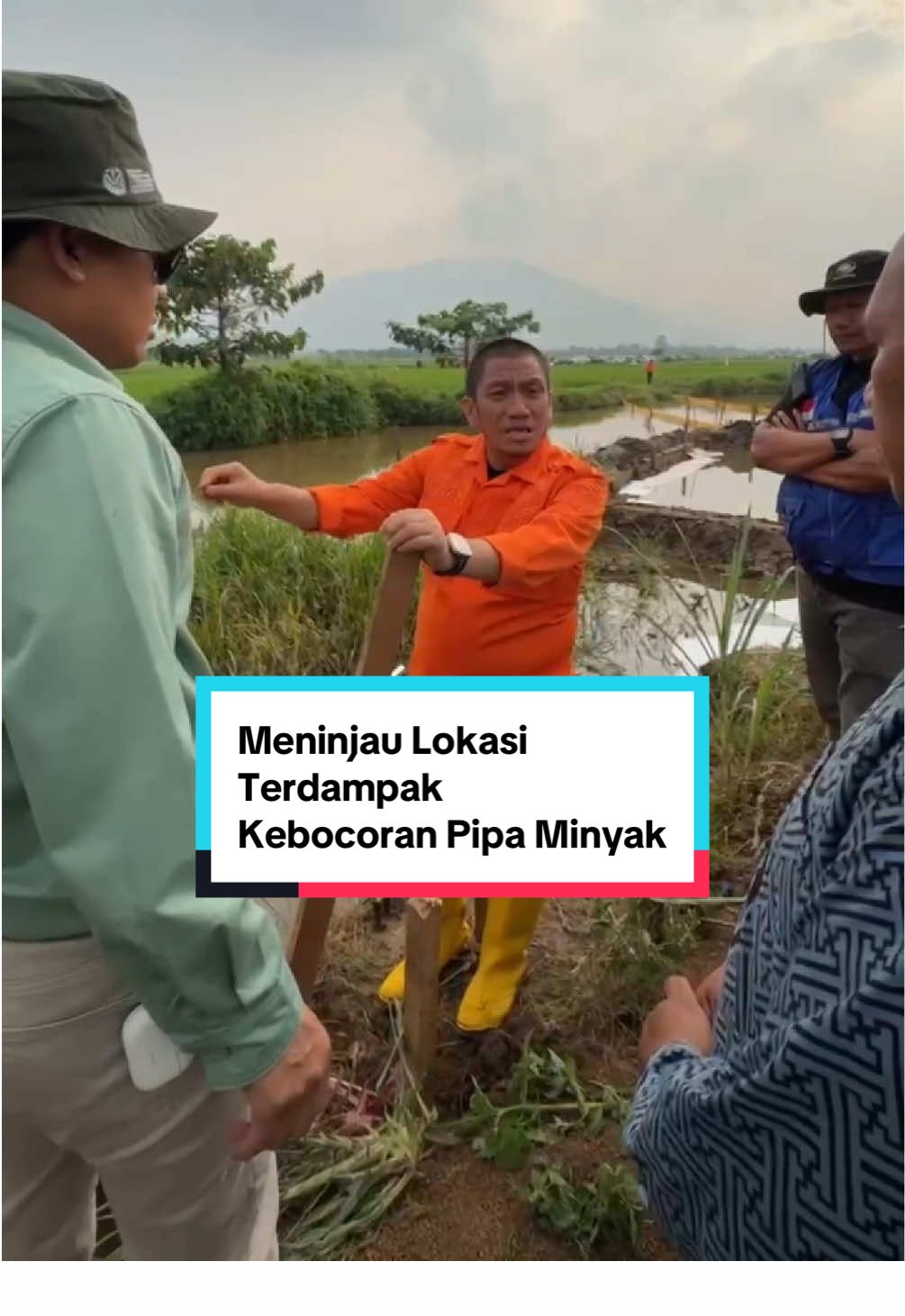 Meninjau langsung lokasi kebocoran pipa minyak PT Vale di Kecamatan Towuti. Kami memastikan penanganan dilakukan cepat dan tepat, serta masyarakat yang terdampak mendapatkan perhatian. Pemkab Luwu Timur akan terus mengawal agar langkah-langkah penyelesaian berjalan sesuai komitmen. #luwutimur #valeindonesia 