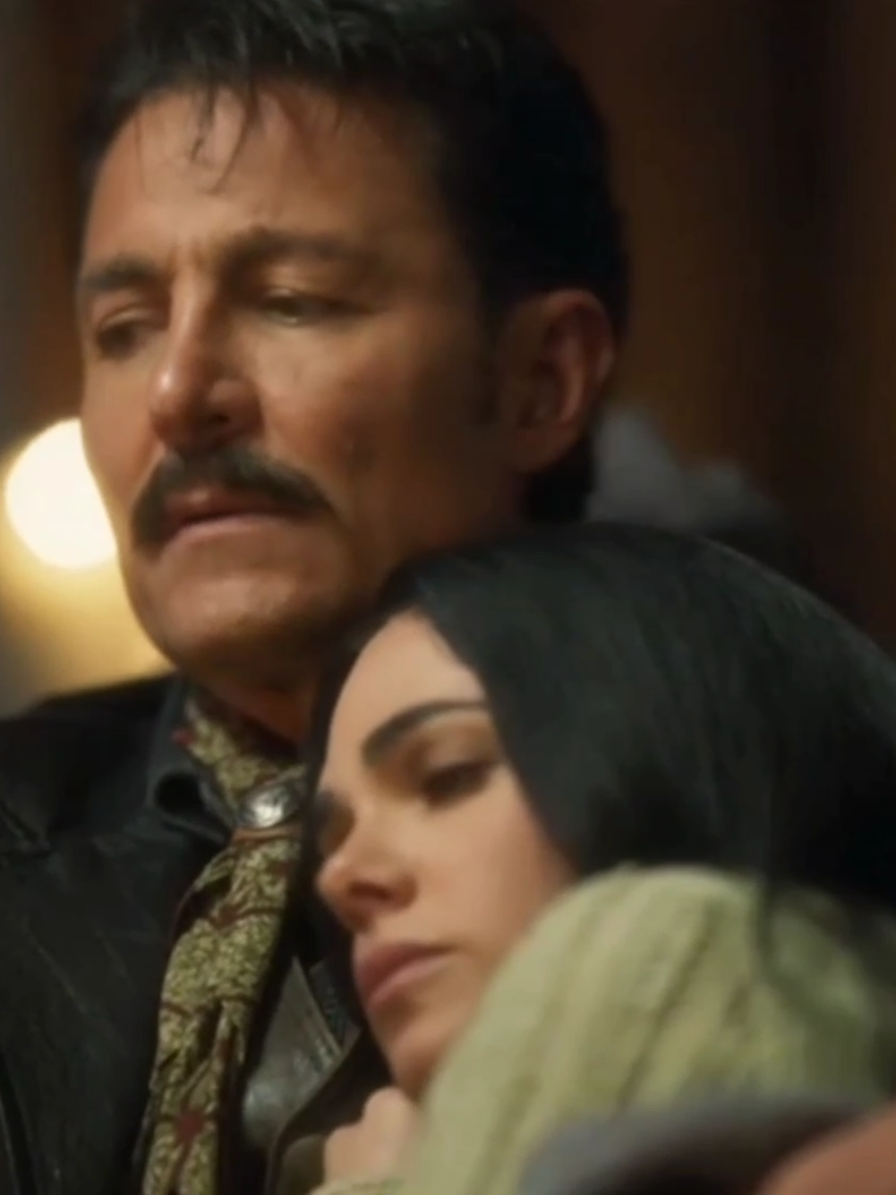Escenas Leonel y Alba Capítulo 39 parte 3 AMANECER 🌅🍓 ALBANEL 🤩🥰🥰🥰🤩 pd: tuve que poner esa canción porque me silencian el vídeo  #amanecer #liviabrito  #fernandocolunga  #leonelyalba  #enemiestolovers 
